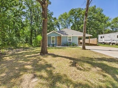 /international/us/14089-travis-ln-log-cabin-tx-110119779769/