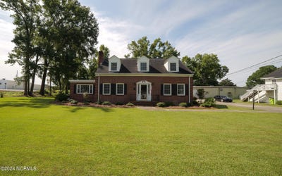 /international/us/311-w-lewis-street-whiteville-nc-110094233960/