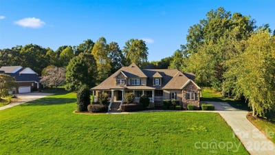 /international/us/1163-willow-creek-drive-newton-nc-110110297574/