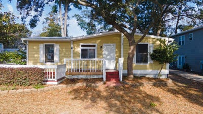 /international/us/111-n-hollywood-dr-surfside-beach-sc-110108139217/