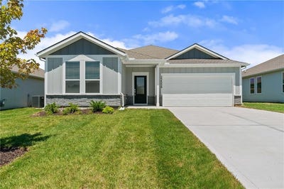 /international/us/4020-ne-apple-grove-drive-lee-s-summit-mo-110120752784/
