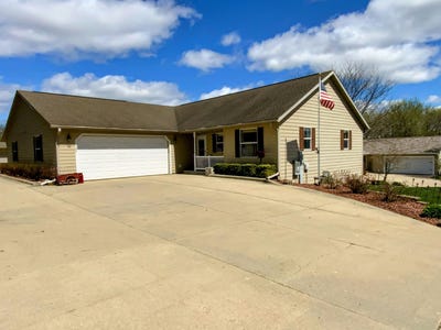 /international/us/380-w-sunset-drive-milton-wi-110107689931/