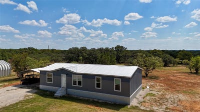/international/us/8015-county-road-588-brownwood-tx-110101684957/