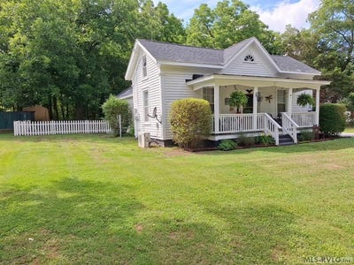 /international/us/179-rocky-mount-road-skipwith-va-110108336530/