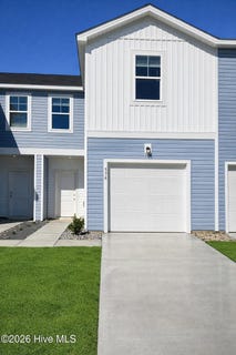 /international/us/594-sandy-hollow-drive-jacksonville-nc-110106325486/