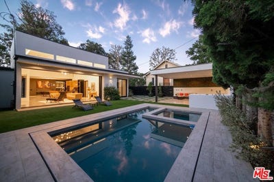 /international/us/11658-morrison-st-valley-village-ca-110107872454/