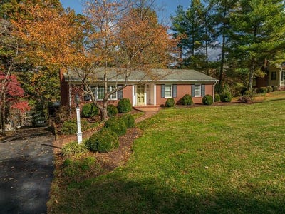 /international/us/525-buena-vista-drive-halifax-va-110103393037/