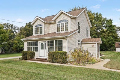 /international/us/19353-greenacre-street-south-bend-in-110120485530/