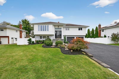 /international/us/12-farmstead-road-commack-ny-110107389636/