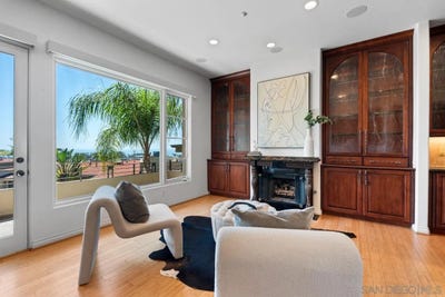 /international/us/7157-fay-ave-la-jolla-ca-110109413535/
