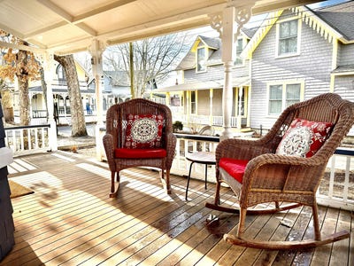 /international/us/1-cottage-park-oak-bluffs-ma-110097336082/