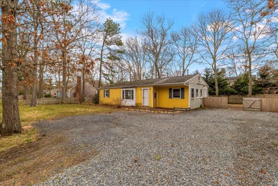 /international/us/145-quinaquisset-avenue-mashpee-ma-110107030065/