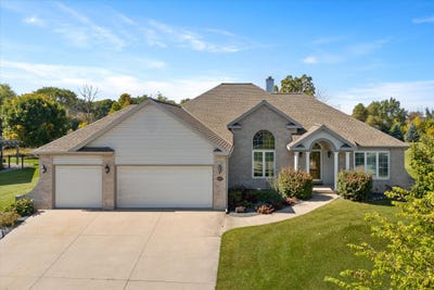 /international/us/437-emerald-hills-dr-fredonia-wi-110108015588/