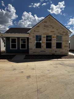 /international/us/802-s-creek-st-fredericksburg-tx-110119945170/