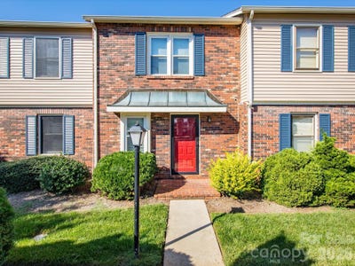 /international/us/2705-n-center-street-hickory-nc-110120482050/