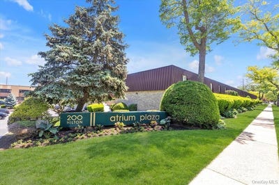 /international/us/200-hilton-avenue-hempstead-ny-110107699800/