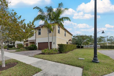 /international/us/4622-belgian-lane-davie-fl-110106477031/