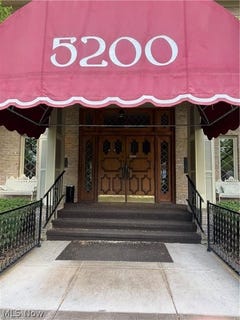 /international/us/5200-west-boulevard-youngstown-oh-110119960242/