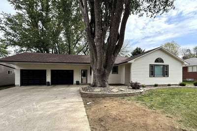 /international/us/205-pine-street-hospers-ia-110105326153/
