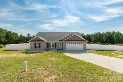 /international/us/6407-hunting-creek-road-lancaster-sc-110119567276/