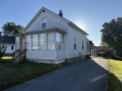 /international/us/50-jones-avenue-lewiston-me-110110322440/