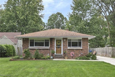 /international/us/4695-martin-drive-north-olmsted-oh-110110207488/