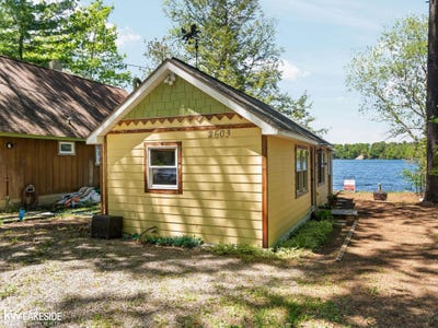 /international/us/2603-crescent-shores-drive-traverse-city-mi-110107032269/