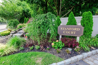 /international/us/12-stanford-court-wantagh-ny-110109395390/