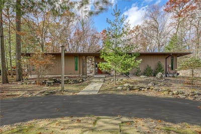 /international/us/21-sherwood-ridge-road-pomona-ny-110095693556/