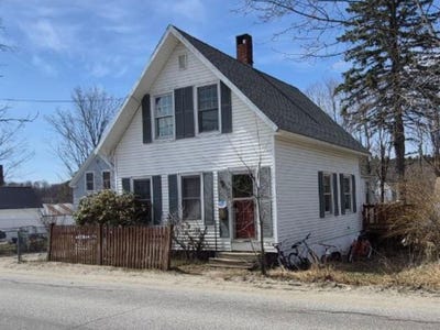 /international/us/27-royal-street-winthrop-me-110107552953/