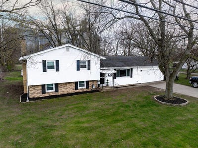 /international/us/557-e-maple-street-clyde-oh-110107287435/