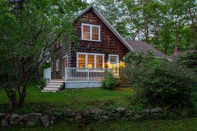 /international/us/24-maddox-pond-road-biddeford-me-110108397885/