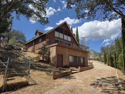 /international/us/704-old-state-rd-wofford-heights-ca-110109809555/