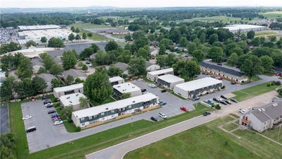 /international/us/1701-s-west-end-street-springdale-ar-110108393290/