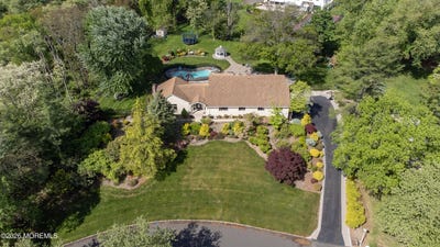 /international/us/20-sunrise-circle-holmdel-nj-110107879568/