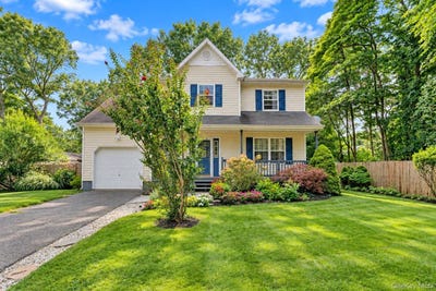 /international/us/22-logan-place-mastic-ny-110120037373/