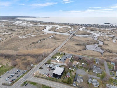 /international/us/85-mile-road-wells-me-110100553813/