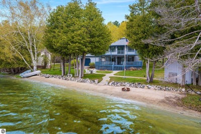 /international/us/114-s-intermediate-lake-road-central-lake-mi-110108130621/
