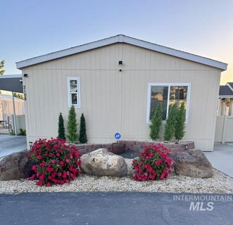 /international/us/2108-e-blue-spruce-ln-boise-id-110108659556/
