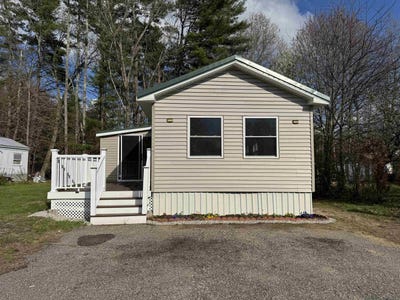 /international/us/27-mavis-avenue-rochester-nh-110107966215/