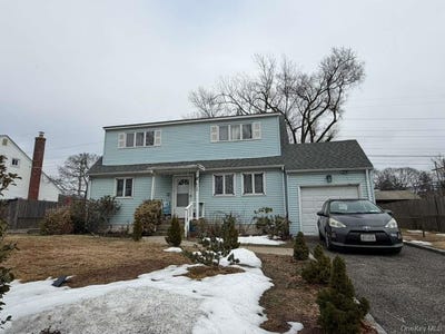 /international/us/30-eastwood-boulevard-centereach-ny-110106253454/