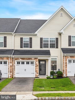 /international/us/425-cherry-blossom-lane-norristown-pa-110100965908/