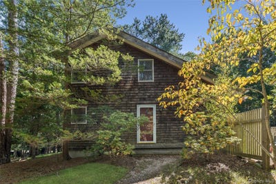 /international/us/9-tillinghast-place-east-hampton-ny-110110218354/