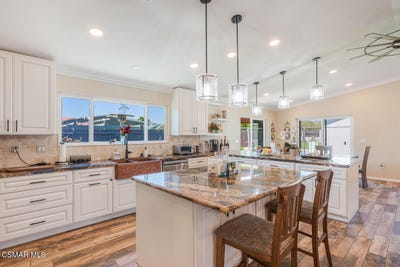 /international/us/817-n-calle-la-sombra-camarillo-ca-110107315780/