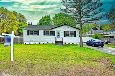 /international/us/40-hawkins-road-centereach-ny-110107850363/