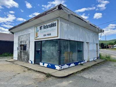 /international/us/2-saratoga-avenue-corinth-ny-110097239172/