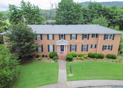/international/us/8206-se-willowbrook-circle-huntsville-al-110100216230/