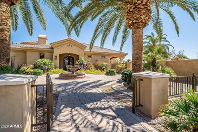 /international/us/1367-s-country-club-drive-mesa-az-110108549942/