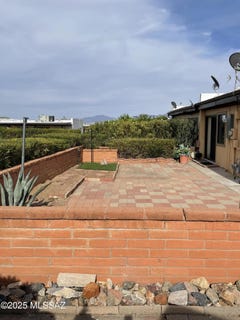 /international/us/360-w-camino-del-sonador-green-valley-az-110099397525/