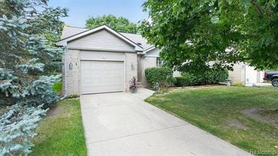/international/us/22240-quail-run-circle-south-lyon-mi-110109969434/